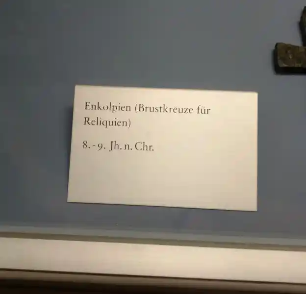 Pectoral crosses for relics